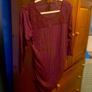 Motherhood maternity shirt, lace on top